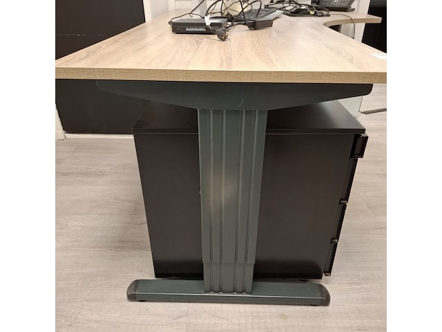 Bureau met 2x ladeblok - afbeelding 4 van  6