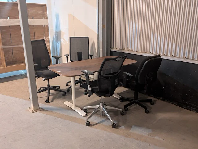 Bureau met 4x bureaustoel - afbeelding 1 van  8