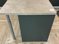 Bureau met afmeting 220 x 90 x 82 cm met 2 laden. - afbeelding 2 van  4