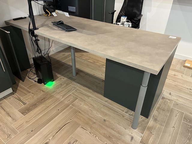 Bureau met afmeting 220 x 90 x 82 cm met 2 laden. - afbeelding 3 van  4