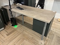 Bureau met afmeting 220 x 90 x 82 cm met 2 laden. - afbeelding 3 van  4