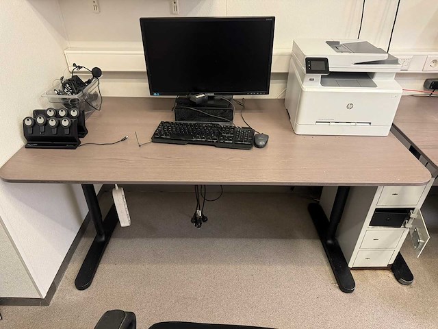 Bureau met bureaustoel (2x) - afbeelding 3 van  4