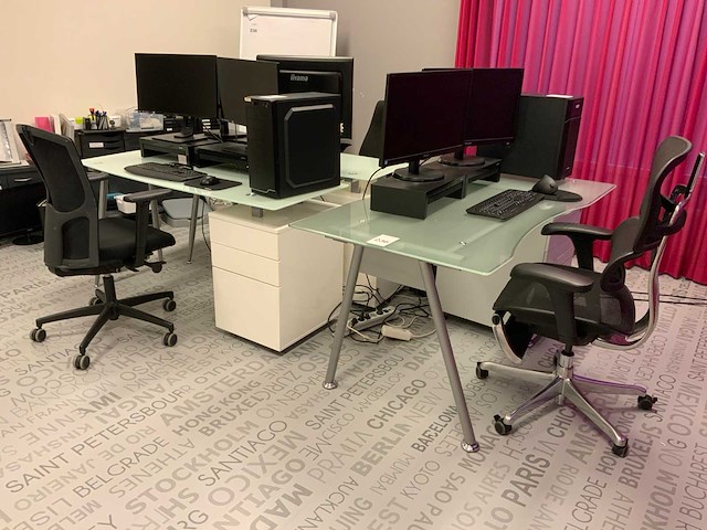 Bureau met bureaustoel (3x) - afbeelding 2 van  7