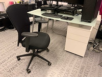 Bureau met bureaustoel (3x) - afbeelding 3 van  7