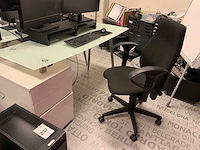 Bureau met bureaustoel (3x) - afbeelding 6 van  7