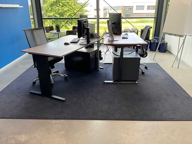 Bureau met bureaustoel en ladeblok (2x) - afbeelding 1 van  16