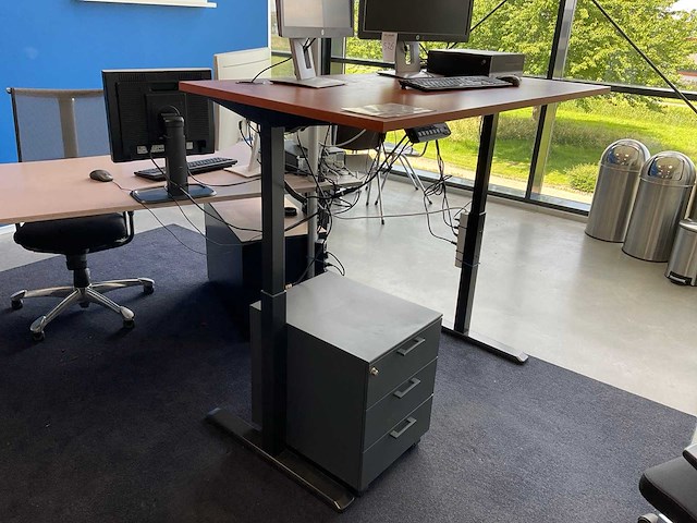 Bureau met bureaustoel en ladeblok (2x) - afbeelding 11 van  16