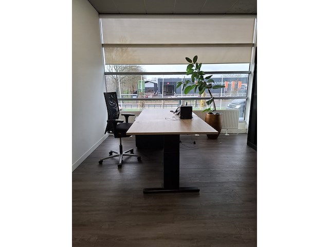 Bureau met bureaustoel en ladeblok - afbeelding 1 van  11