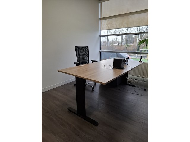 Bureau met bureaustoel en ladeblok - afbeelding 4 van  11