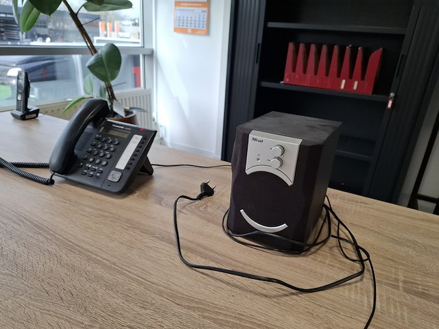 Bureau met bureaustoel en ladeblok - afbeelding 7 van  11