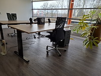 Bureau met bureaustoel en ladeblok - afbeelding 1 van  9