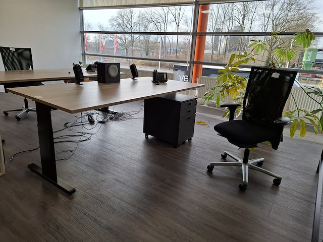 Bureau met bureaustoel en ladeblok - afbeelding 2 van  9