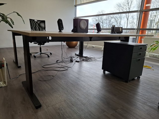 Bureau met bureaustoel en ladeblok - afbeelding 3 van  9