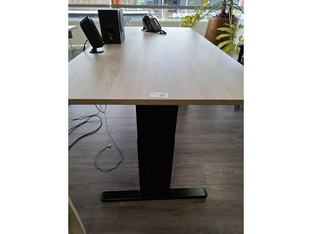 Bureau met bureaustoel en ladeblok - afbeelding 4 van  9