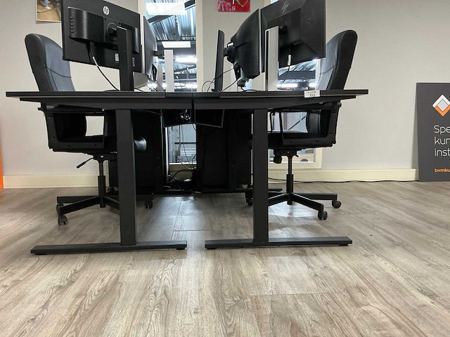 Bureau met bureaustoel en ladenblok (2x) - afbeelding 2 van  4