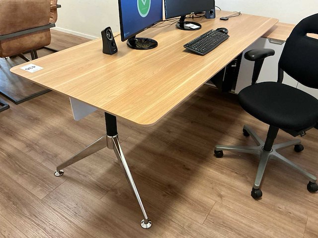 Bureau met bureaustoel - afbeelding 2 van  5