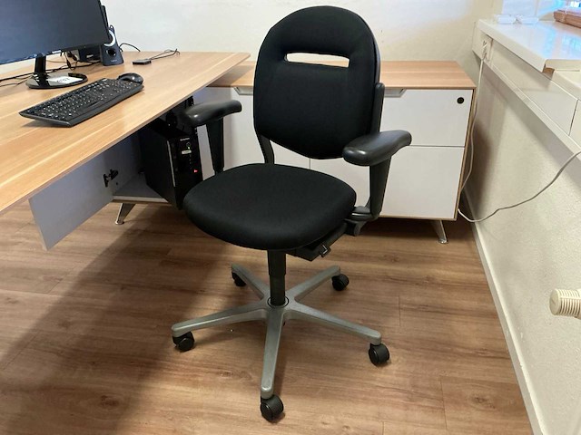 Bureau met bureaustoel - afbeelding 3 van  5