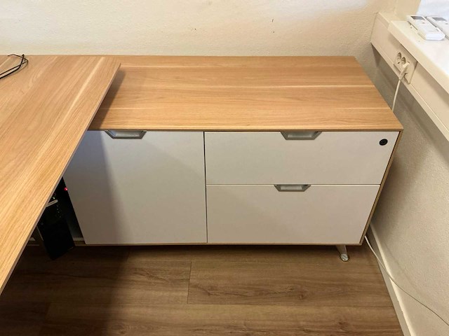 Bureau met bureaustoel - afbeelding 4 van  5