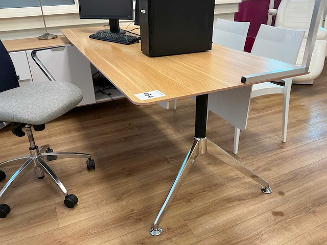 Bureau met bureaustoel - afbeelding 4 van  11