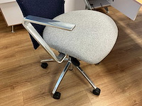 Bureau met bureaustoel - afbeelding 7 van  11