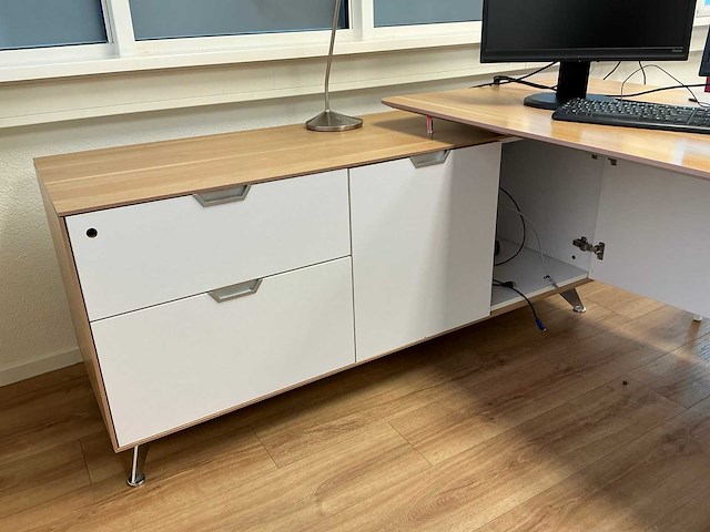 Bureau met bureaustoel - afbeelding 9 van  11