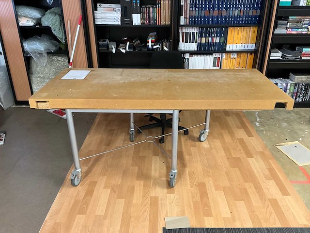 Bureau met bureaustoel - afbeelding 4 van  4