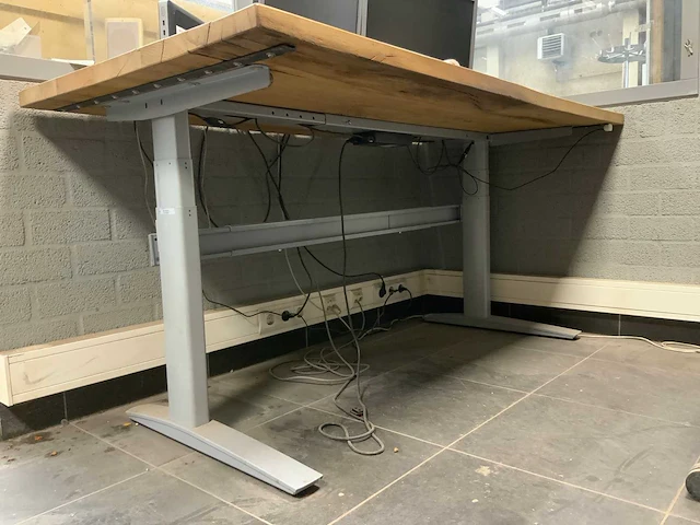 Bureau met bureaustoel - afbeelding 5 van  8