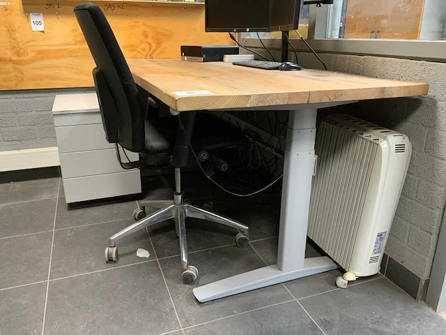 Bureau met bureaustoel - afbeelding 3 van  10