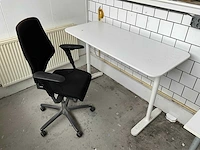 Bureau met bureaustoel