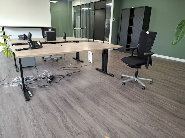 Bureau met bureaustoel - afbeelding 2 van  6