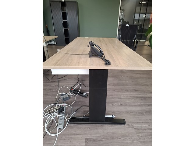 Bureau met bureaustoel - afbeelding 4 van  6