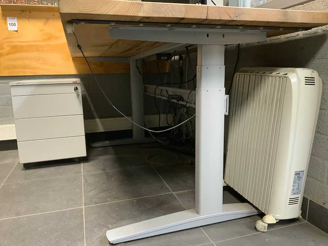 Bureau met bureaustoel - afbeelding 5 van  10