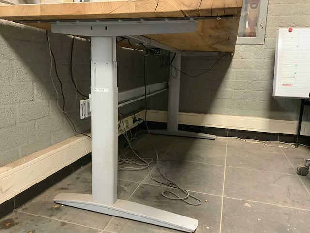 Bureau met bureaustoel - afbeelding 6 van  8