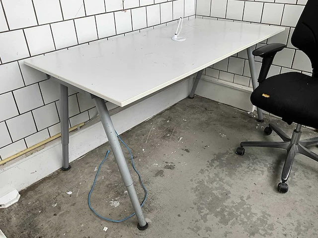 Bureau met bureaustoel - afbeelding 2 van  3