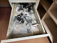Bureau met inhoud, grijs - afbeelding 2 van  5
