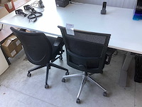 Bureau met kantoor inventaris en benodigdheden - afbeelding 11 van  11