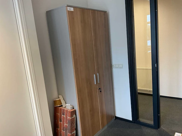 Bureau met kasten - afbeelding 2 van  8
