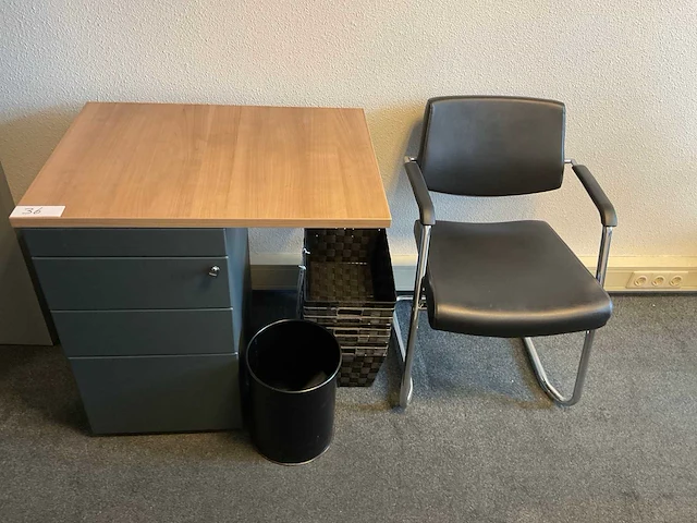 Bureau met kasten - afbeelding 7 van  8
