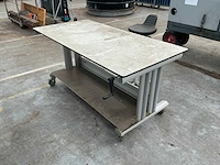 Bureau met kruk - afbeelding 4 van  5