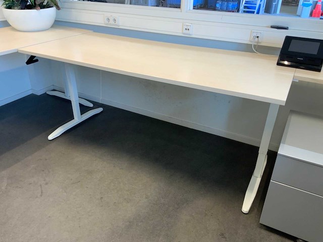 Bureau met ladeblok (4x) - afbeelding 9 van  12