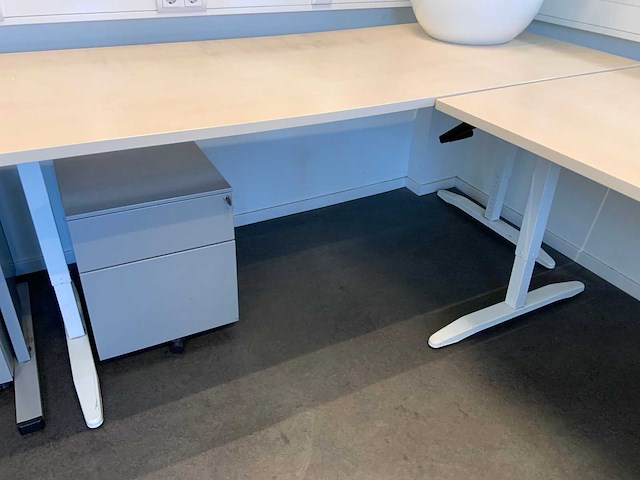 Bureau met ladeblok (4x) - afbeelding 11 van  12