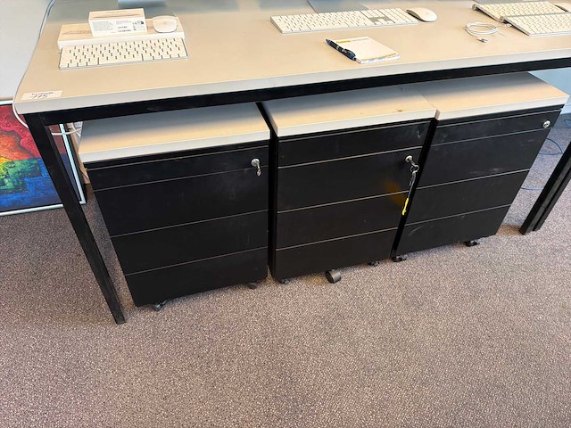 Bureau met ladeblok (5x) - afbeelding 2 van  3