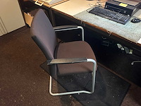 Bureau met ladeblok en stoel - afbeelding 2 van  3