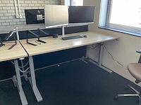 Bureau met monitoren - afbeelding 5 van  12
