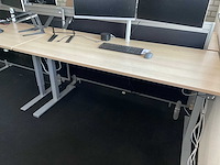 Bureau met monitoren - afbeelding 6 van  12