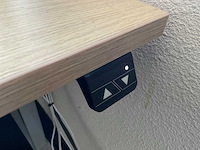 Bureau met monitoren - afbeelding 7 van  12