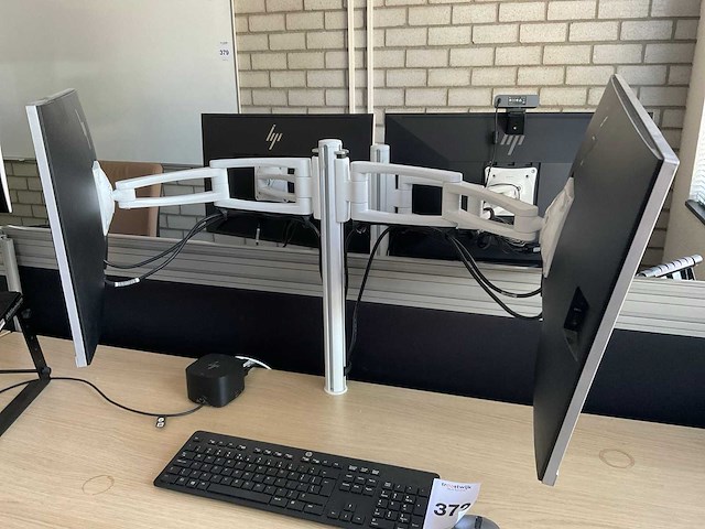 Bureau met monitoren - afbeelding 12 van  12