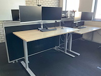 Bureau met monitoren - afbeelding 1 van  15