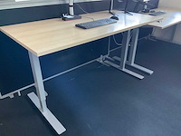 Bureau met monitoren - afbeelding 10 van  15
