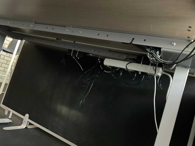 Bureau met monitoren - afbeelding 12 van  15